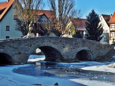 Streu im Winter in Nordheim v.d. Rhön
